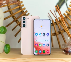 Samsung commence le déploiement d'une mise à jour pour corriger le bridage des applications sur son Galaxy S22